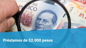 billetes de pesos mexicano bajo una lupa